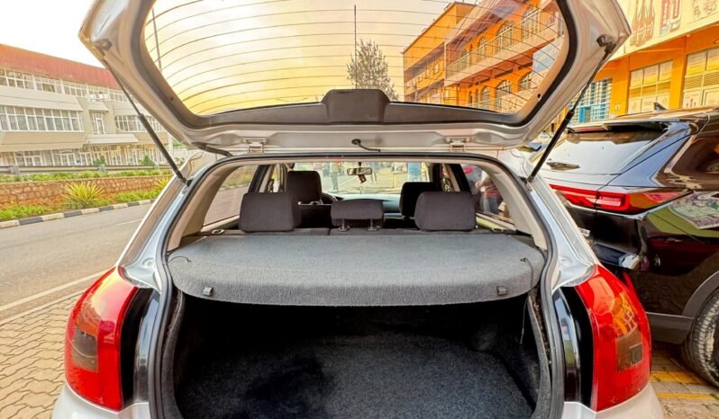 
								2004 TOYOTA COROLLA HATCHBACK full									