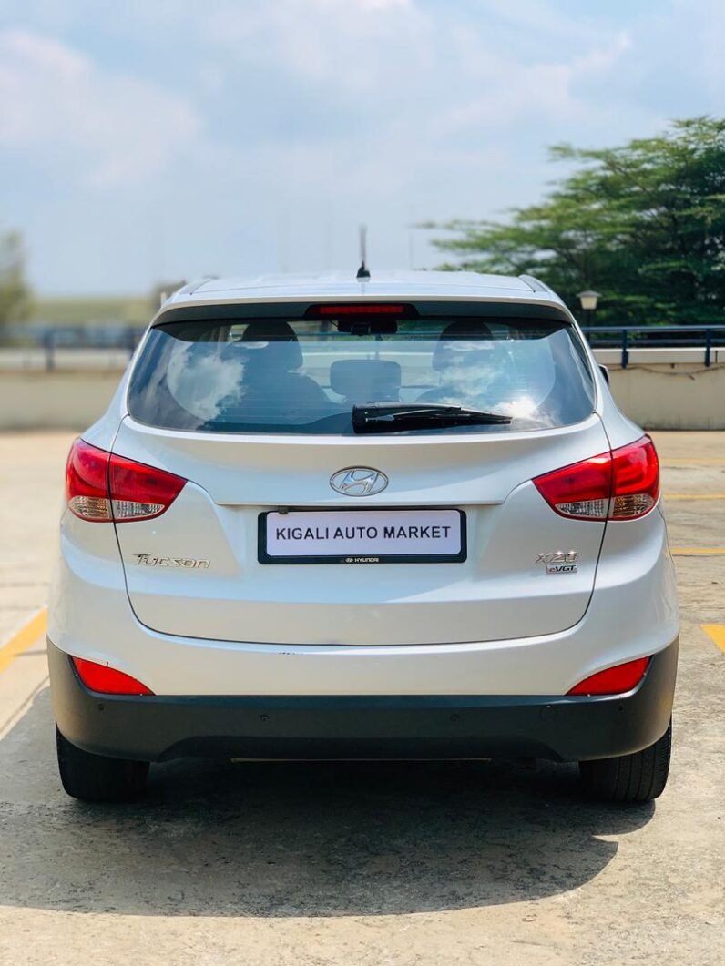 
								HYUNDAI TUCSON 2010 full									