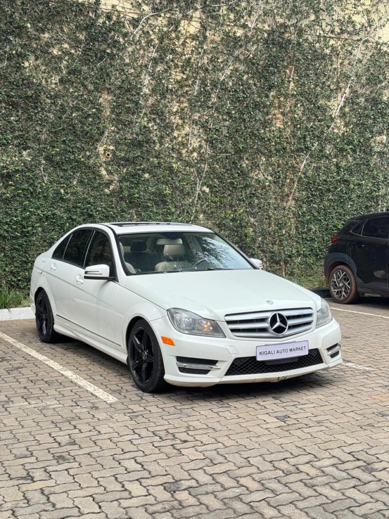 
								MERCEDES BENZ C250 4MATIC full									