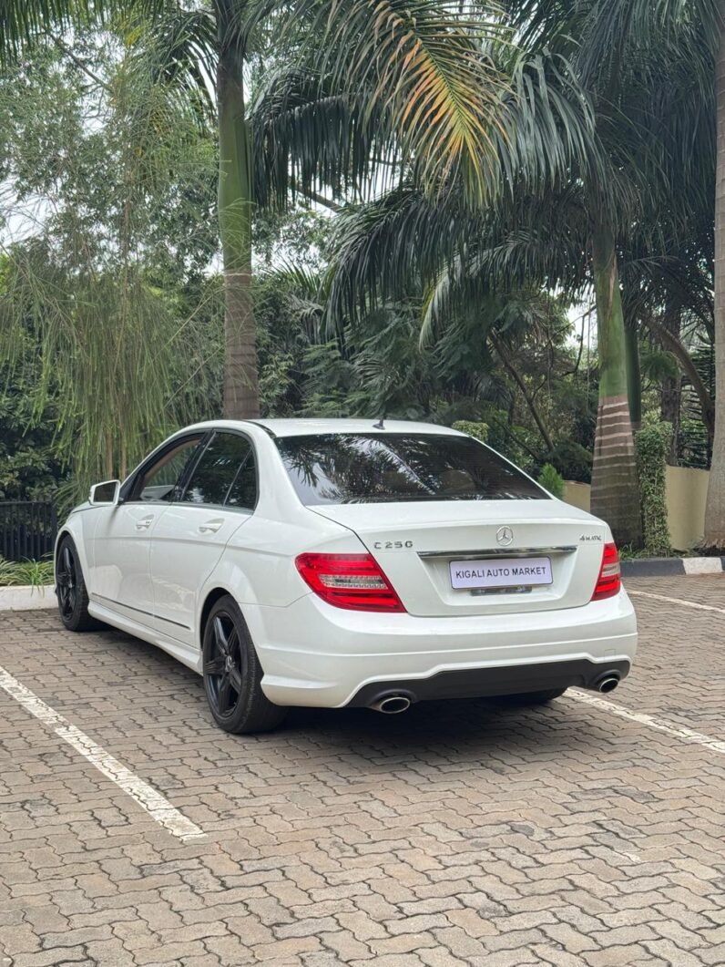 
								MERCEDES BENZ C250 4MATIC full									