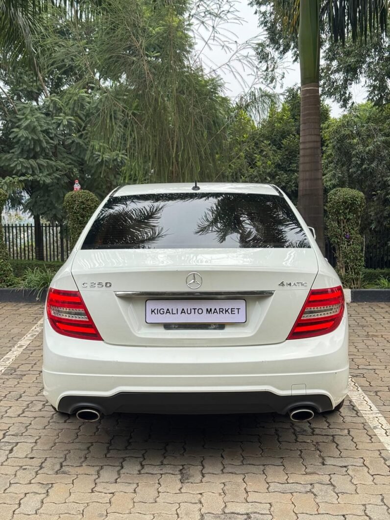 
								MERCEDES BENZ C250 4MATIC full									