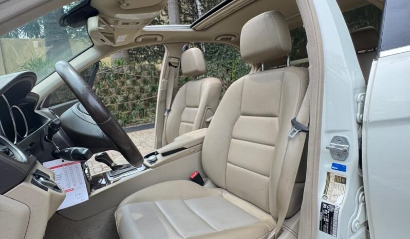 
								MERCEDES BENZ C250 4MATIC full									