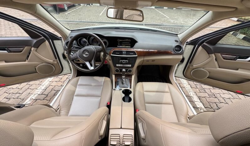 
								MERCEDES BENZ C250 4MATIC full									