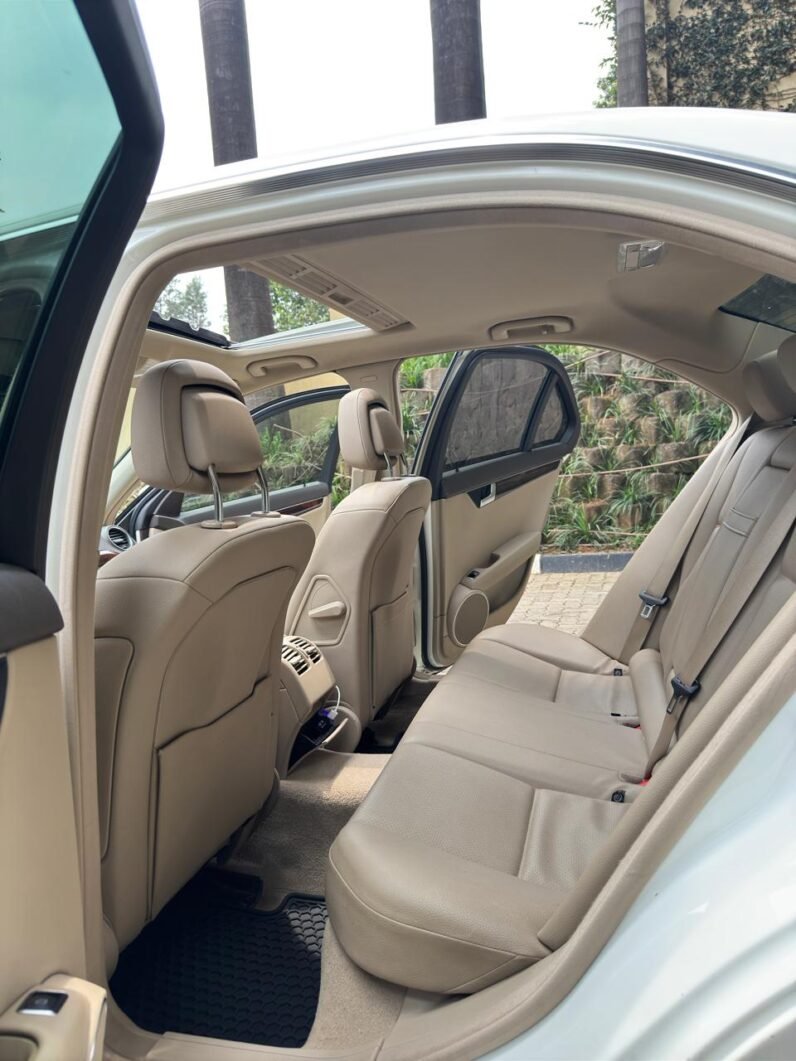 
								MERCEDES BENZ C250 4MATIC full									