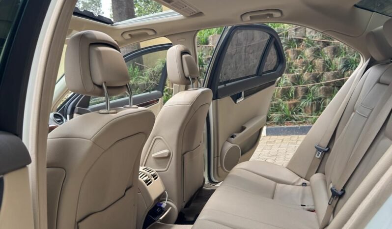
								MERCEDES BENZ C250 4MATIC full									