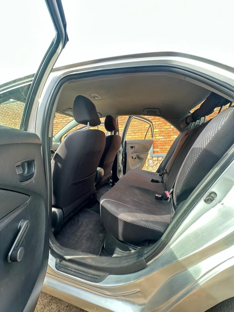 
								2006 TOYOTA YARIS full									