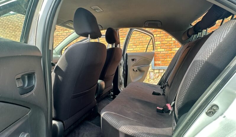 
								2006 TOYOTA YARIS full									