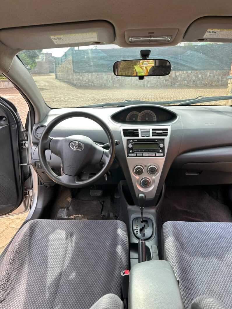 
								2006 TOYOTA YARIS full									