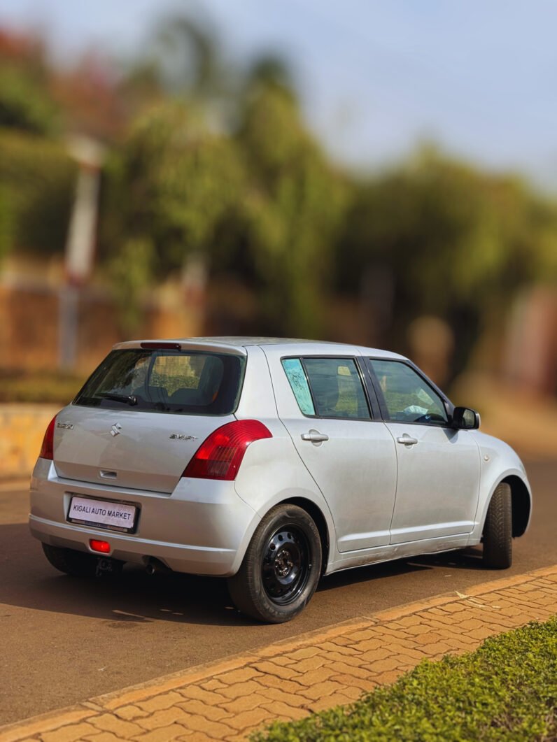 
								2007 SUZUKI SWIFT full									