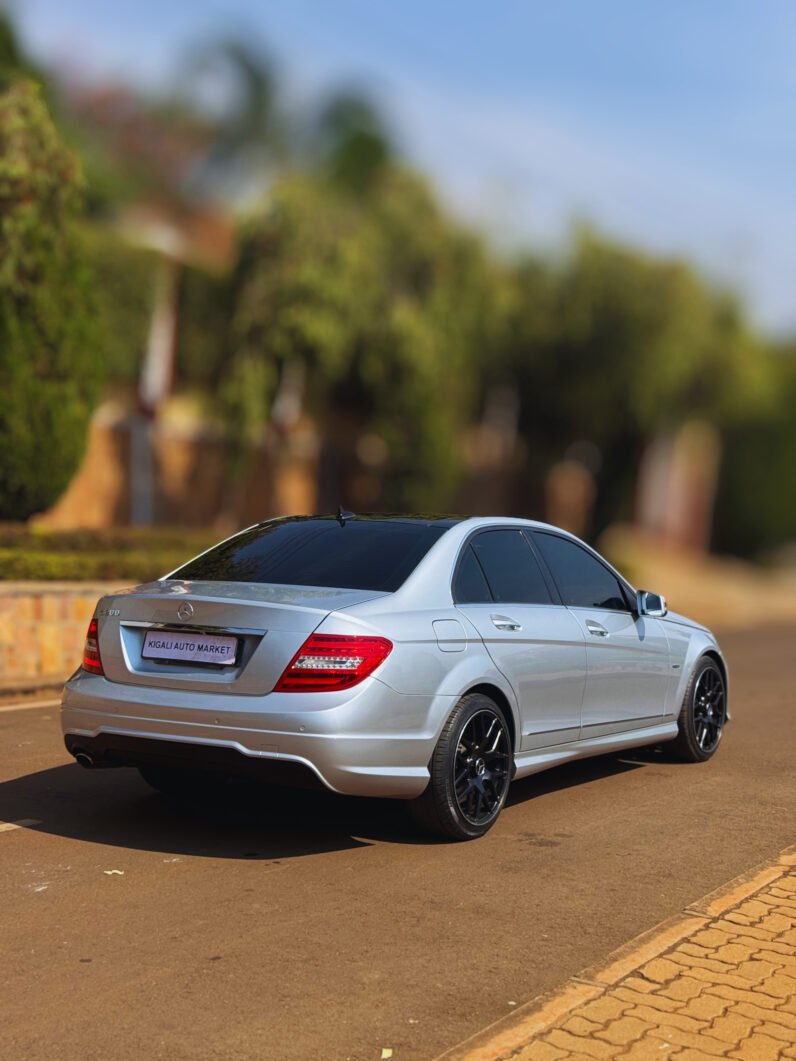 
								2012 MERCEDES BENZ C200 full									