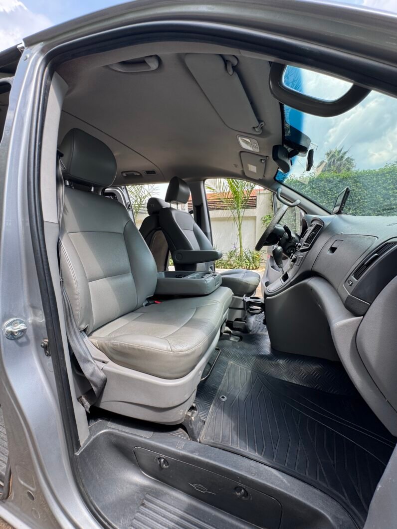 
								2016 HYUNDAI GRAND STAREX full									
