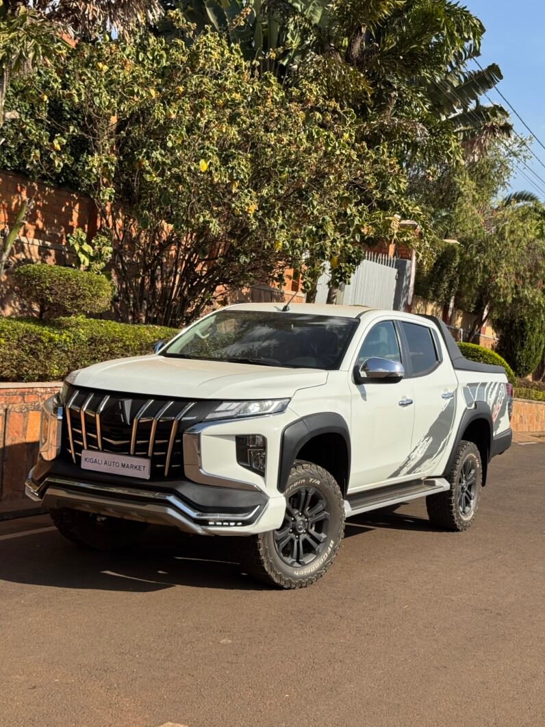 
								2022 MITSUBISHI SPOTERO full									