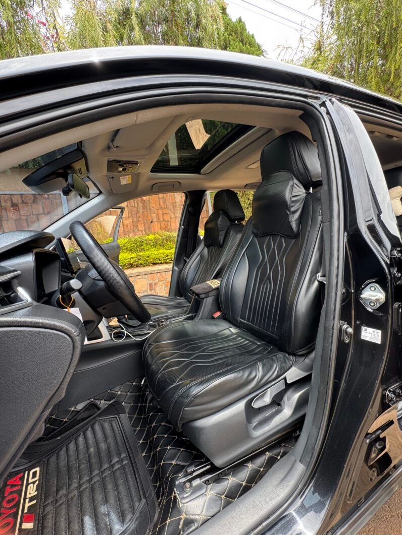 
								2025 TOYOTA COROLLA CROSS HYBRID full									