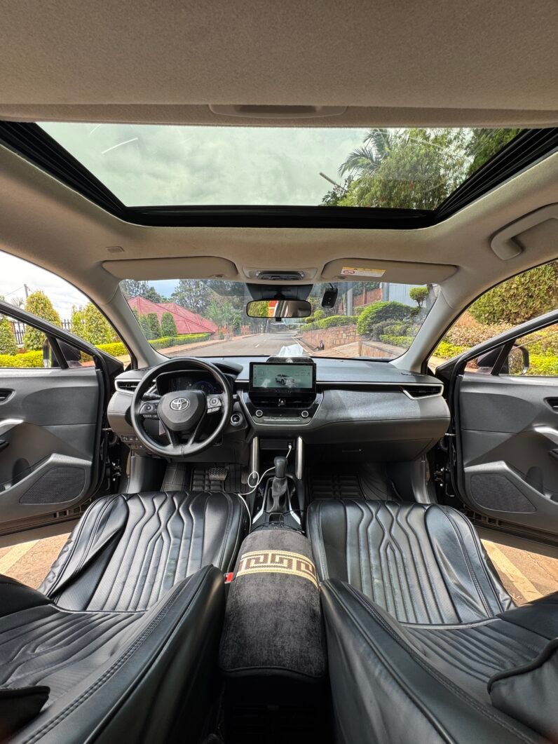 
								2025 TOYOTA COROLLA CROSS HYBRID full									