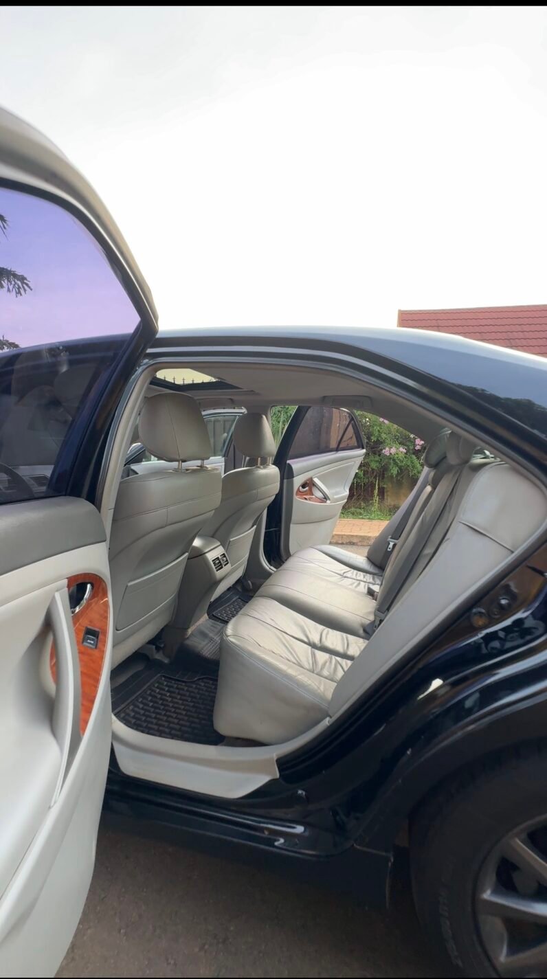 
								2010 TOYOTA CAMRY HYBRID full									